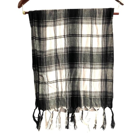 BLACK/WHITE PLAID RECTANGLE SCARF - Picture 1 of 3